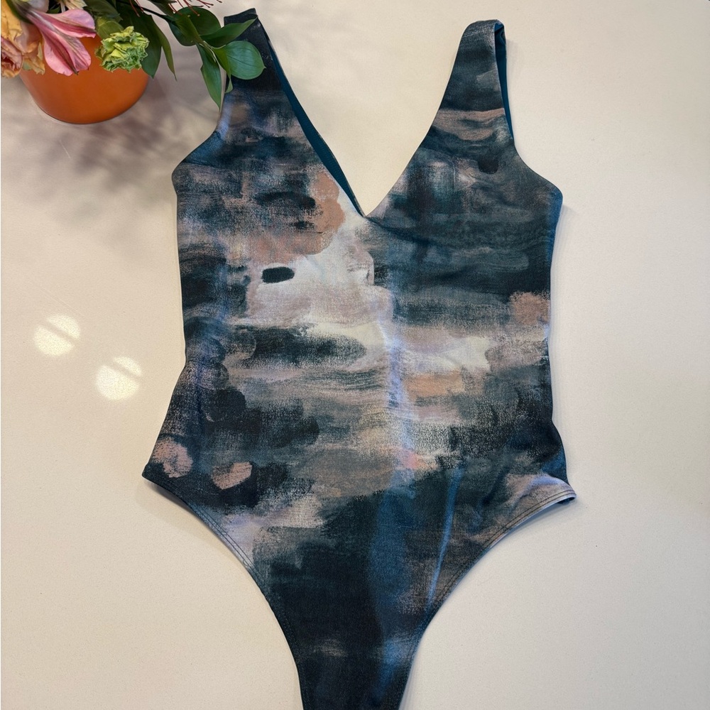 Aritzia Small Wilfred Free Bodycon Bodysuit Double Lined Women’s Abstract